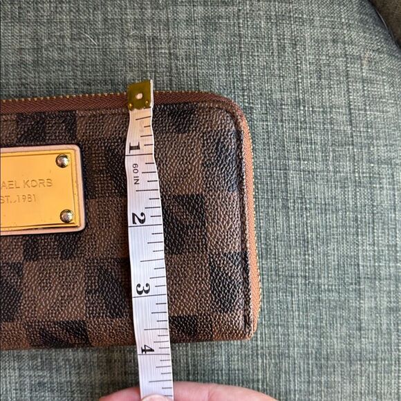 Michael Kors MK Signature Zip Around Wristlet Wallet Brown Patterned Wristlet! - Picture 9 of 11